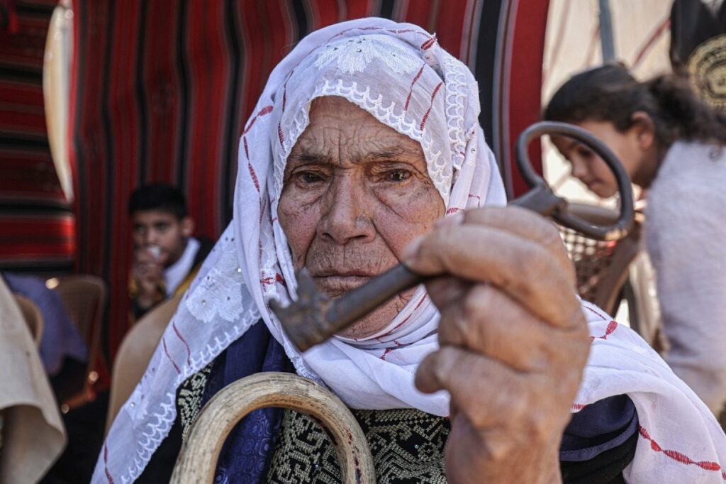 Palestinian refugee showing the key of her home from where she was displaced during Nakba in 1948