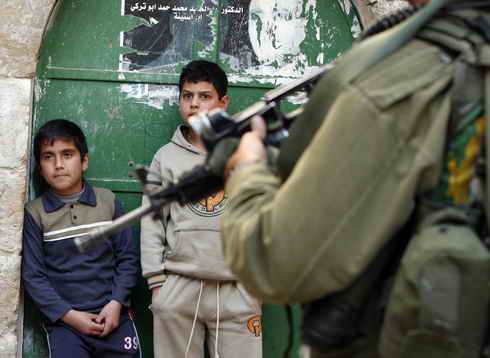 2 Palestinian kids held by Israeli soldiers in West Bank