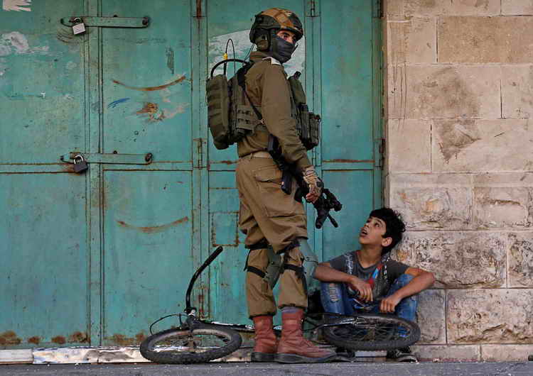 Palestinian child arrested by Israeli soldier
