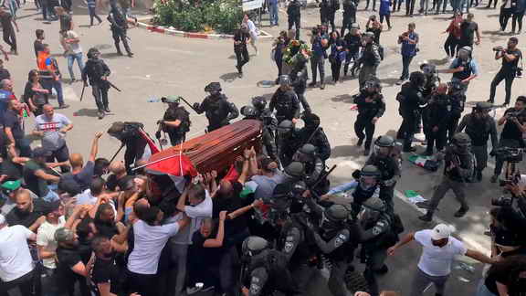 Israeli soldiers attack Palestinian mourners at Shereen Abu Akleh funarals